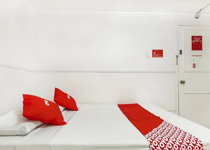 Oyo 842 Smiles Apartelle Hotel 2*