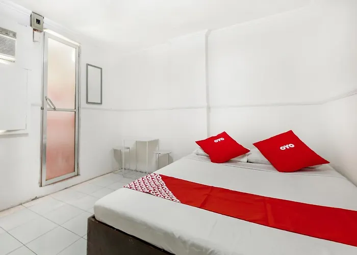 Oyo 842 Smiles Apartelle 2*