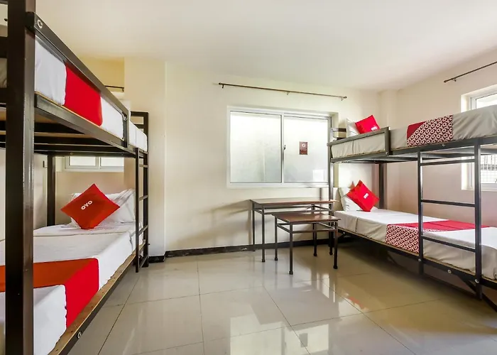 Hotel Oyo 842 Smiles Apartelle 2*