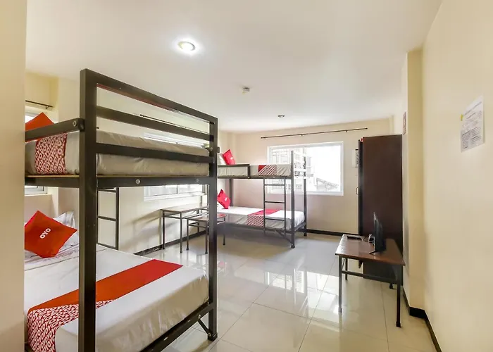 Hotel Oyo 842 Smiles Apartelle 2*