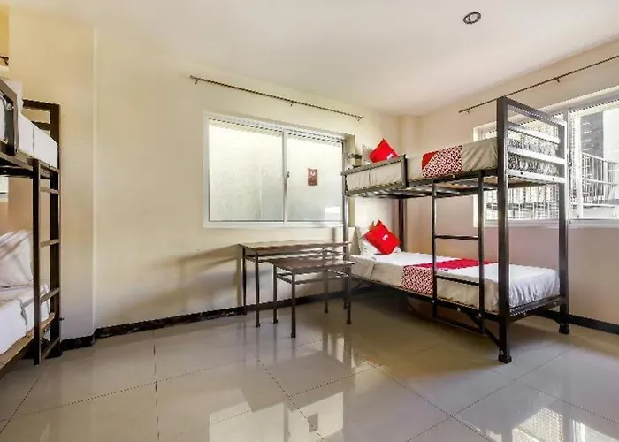 Oyo 842 Smiles Apartelle 2*