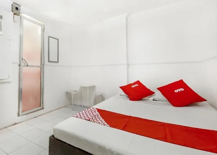 Oyo 842 Smiles Apartelle Hotel