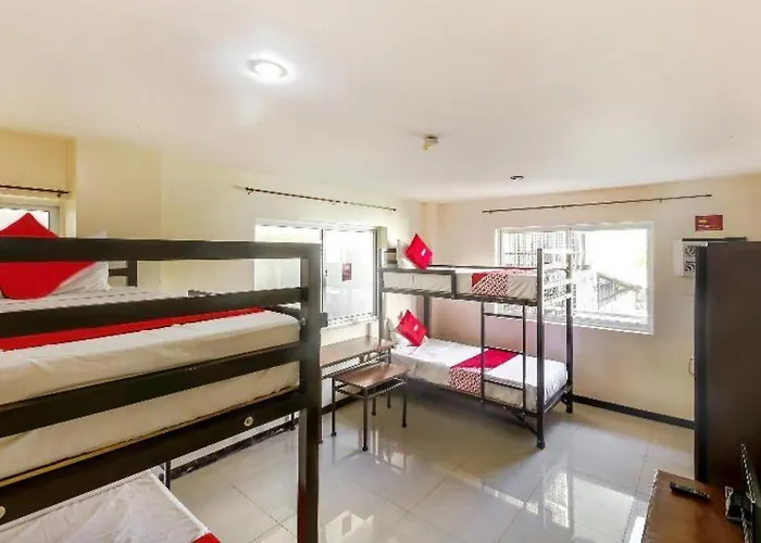 Oyo 842 Smiles Apartelle 2*