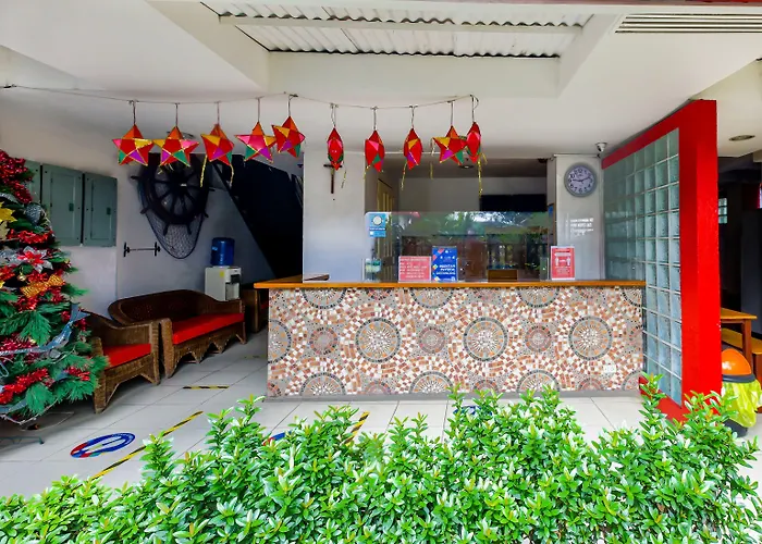 Oyo 842 Smiles Apartelle Hotel