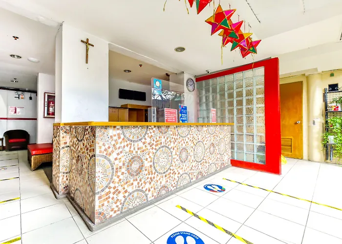 Oyo 842 Smiles Apartelle Manila