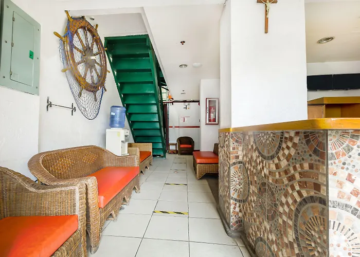Hotel Oyo 842 Smiles Apartelle 2*