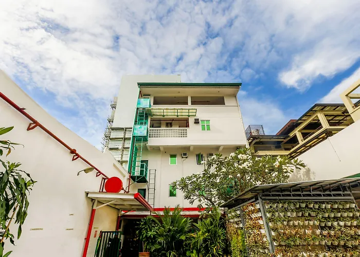 Hotel Oyo 842 Smiles Apartelle