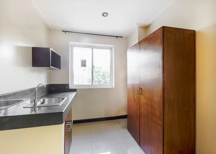 Oyo 842 Smiles Apartelle 2*