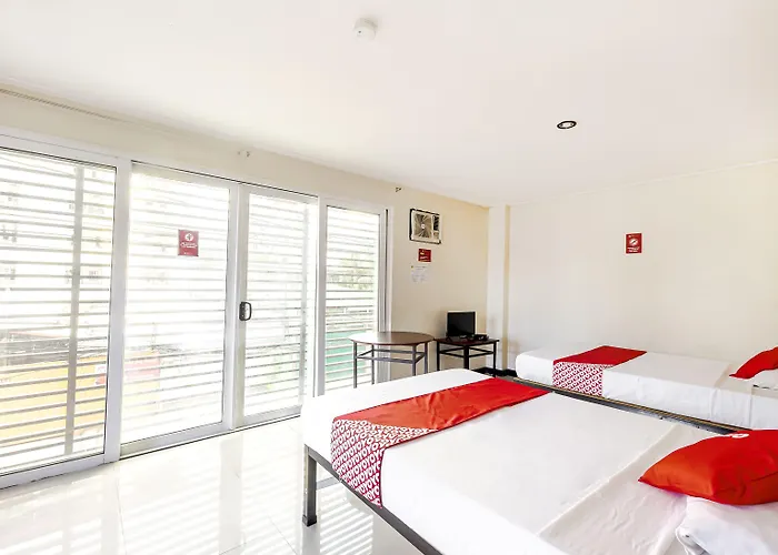 Oyo 842 Smiles Apartelle 2*