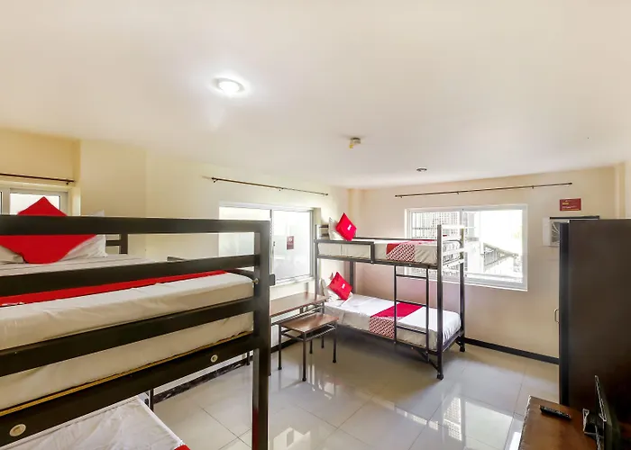 Oyo 842 Smiles Apartelle 2*